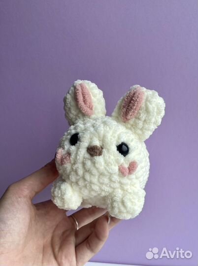 Вязанная игрушка кролик