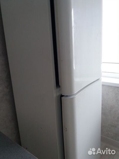 Продам холодильник indesit