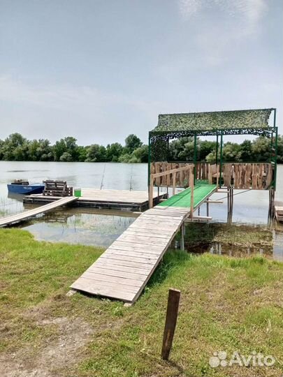 Домик у реки