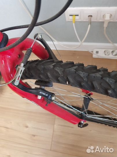 Подростковый красный велосипед Stels Navigator 400