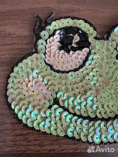 Аппликация на одежду 14 см лягушка с пайетками