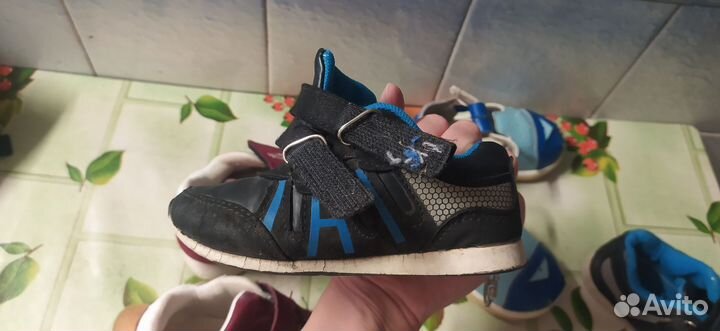 Кроссовки и сандалии