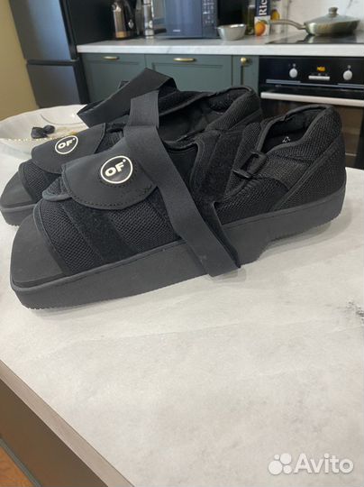 Постоперационная накладка на ногу