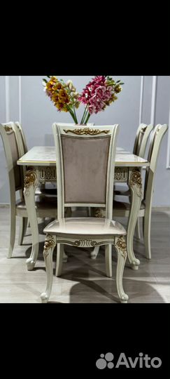 Стол и стулья