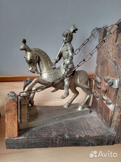 Подставки для книг