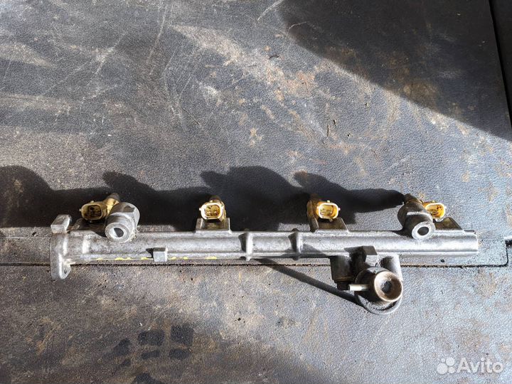 Рейка топливная (рампа) с форсунками Mitsubishi Ga