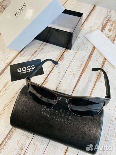 Солнцезащитные очки мужские hugo boss