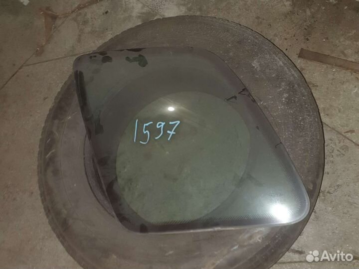 Стекло заднее Киа Спортейдж 1 глухое