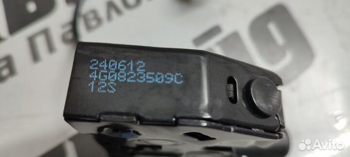 Замок капота Audi A7 4G CGW 12.03.2012