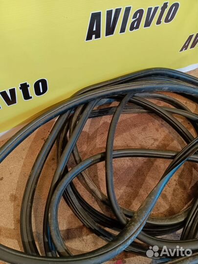 Уплотнитель проема двери Nissan Note E11