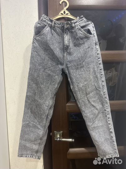 Джинсы серые