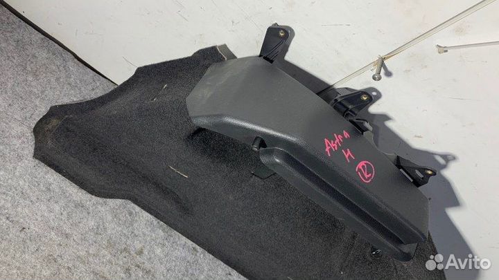 Обшивка багажника задняя правая Opel Astra H L48