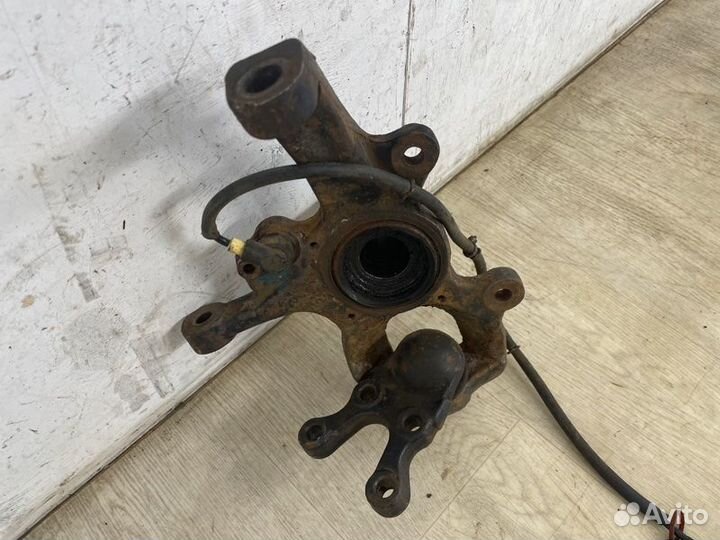 Кулак поворотный передний правый Mitsubishi Pajero