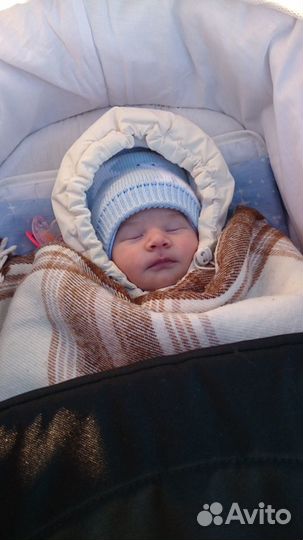 Зимняя шапка на новорождённого