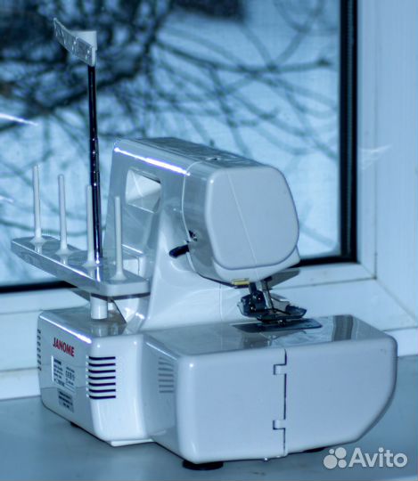 Оверлок Janome HQ-090D