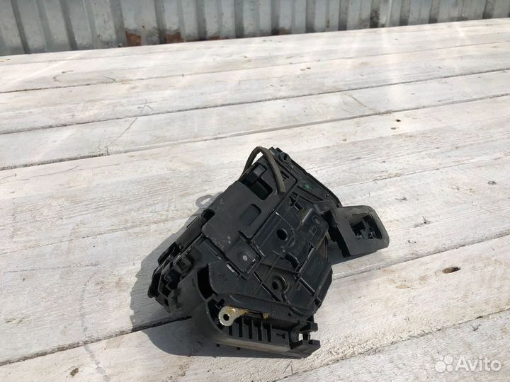 Volkswagen Tiguan 17- Замок двери передний левый