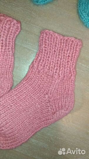 Вязанный набор варежки и носочки