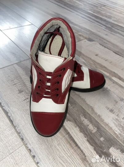 Красивые кожаные ботинки