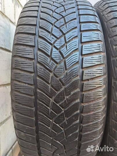 Goodyear UltraGrip Performance 225/50 R17 98V