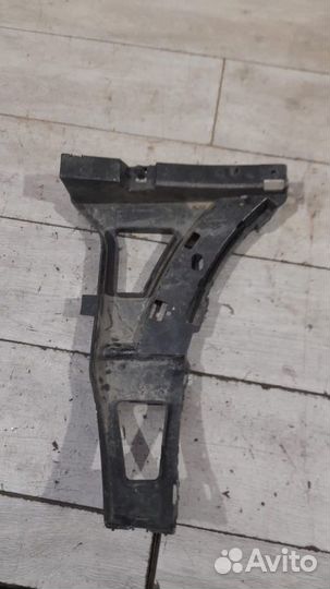 Кронштейн бампера передний правый Ford Transit 7 С