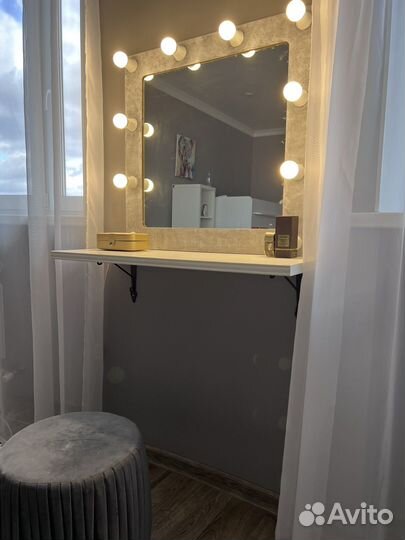 Гримерное зеркало с полочкой икеа и пуфиком