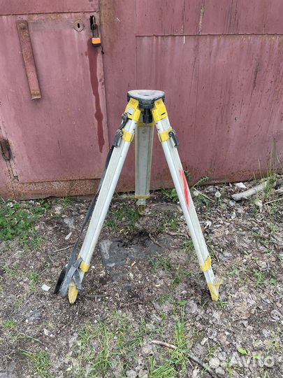 Штатив геодезический CTP104 Leica