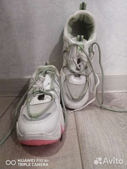 Продам кроссовки