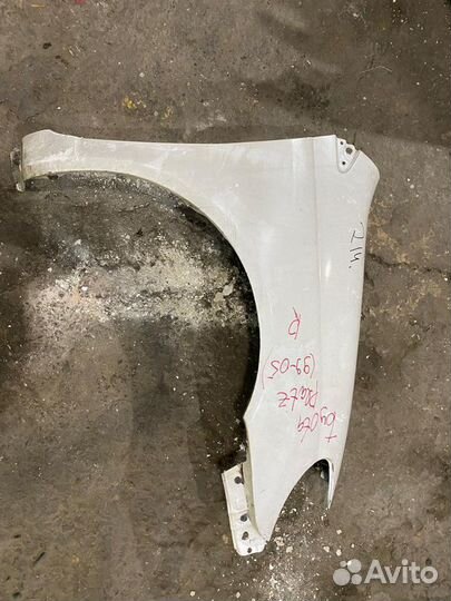 Крыло переднее правое Toyota Platz
