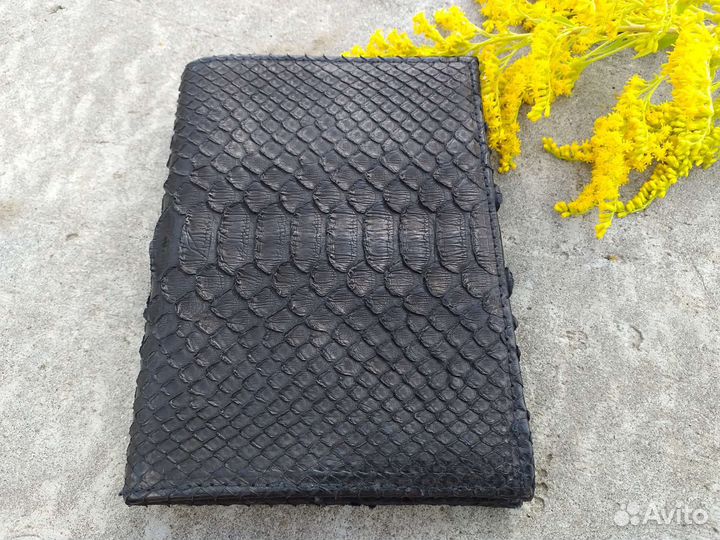 Обложка для паспорта из кожи питона