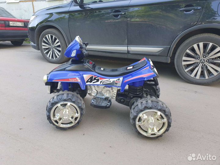 Детский квадроцикл на аккумуляторе