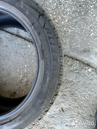 Bridgestone Blizzak VRX3 5/8.5 R17