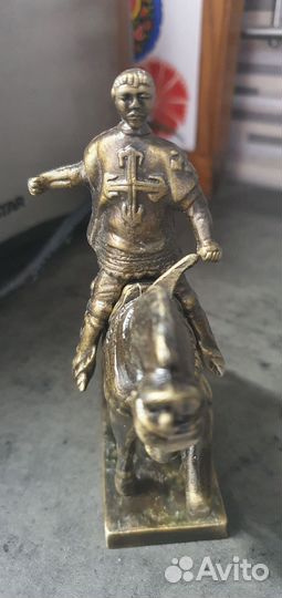 Статуэтка бронзовая Алжубарота 1385 Португалия