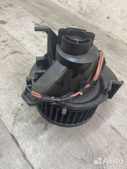 Моторчик отопителя Opel Astra