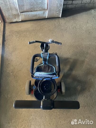 Трехколесный велосипед с ручкой