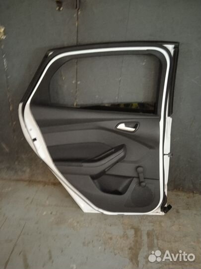 Дверь левая задняя Форд Фокус 3