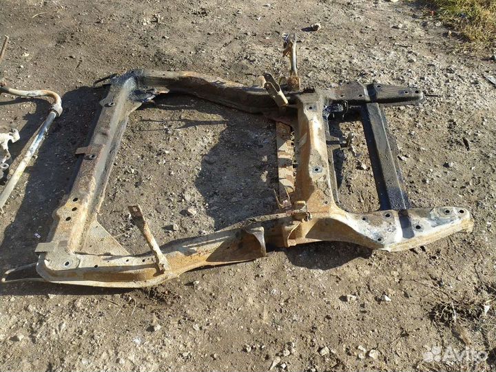 Передний подрамник peugeot 607