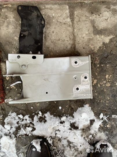 Наконечник лонжерона правый Volvo Xc90