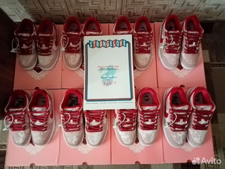 Кроссовки nike strange Love