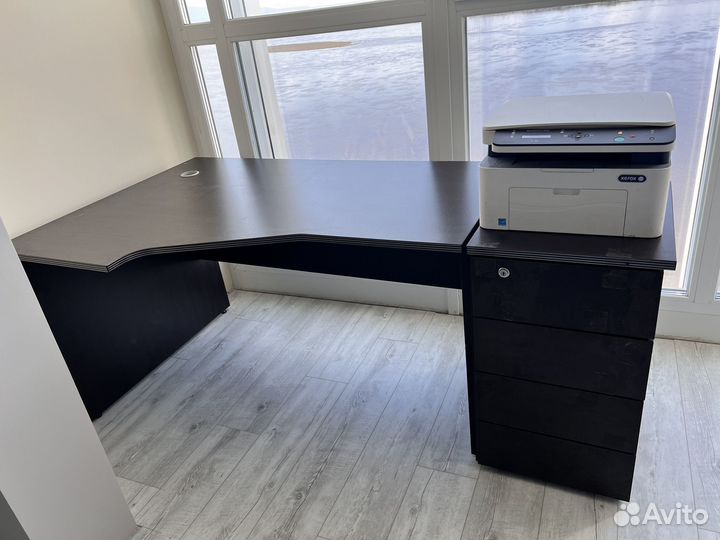 Письменный стол