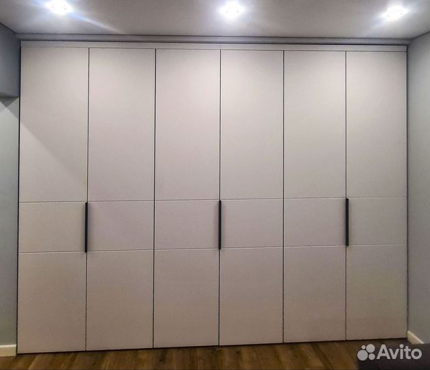 Шкаф распашной под ключ