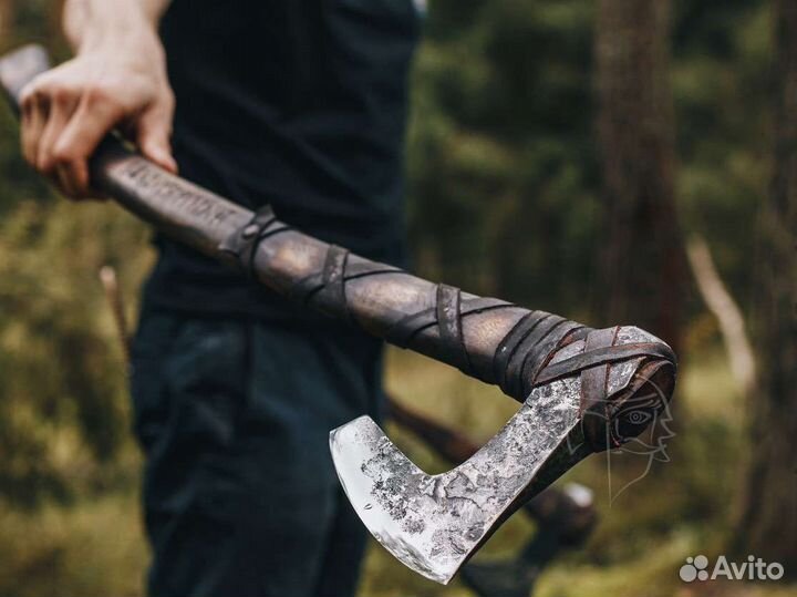Кованый топор исторический скандинав
