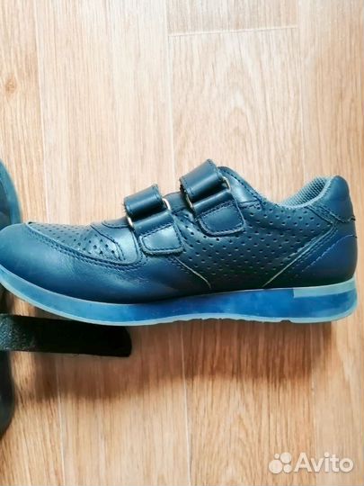 Кроссовки для мальчика р. 35