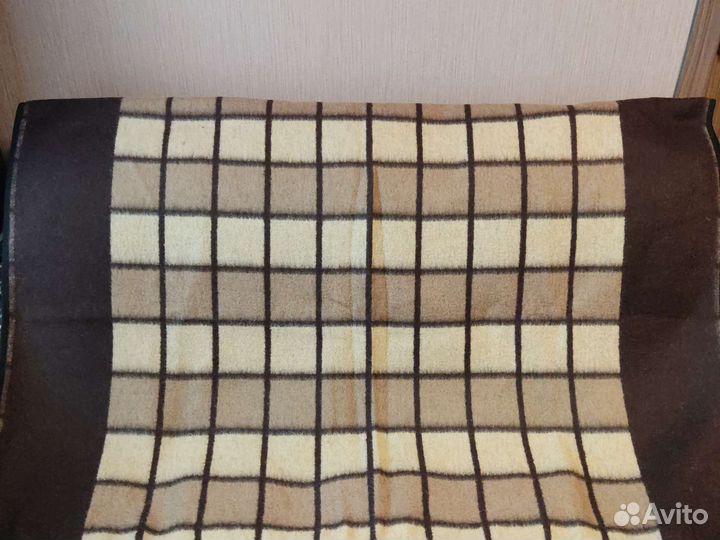 Одеяло полушерстяное