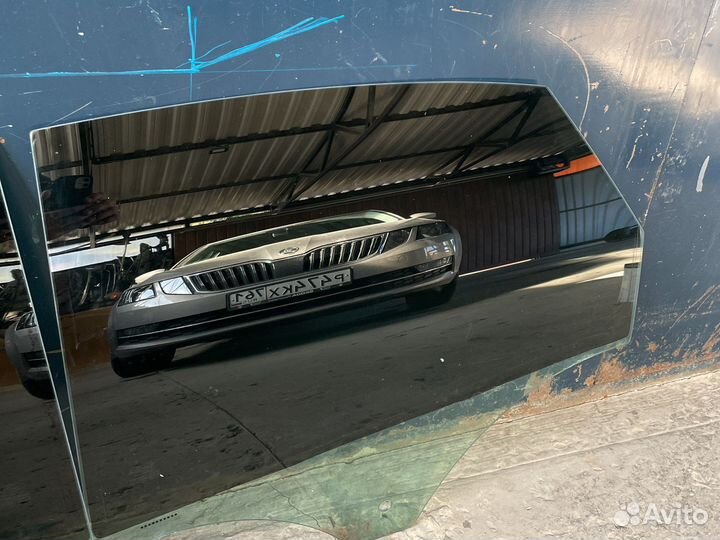 Стекло задней двери левое Ford mondeo 4