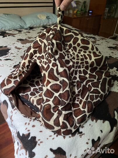 Домик для кошки или собаки хороших размеров