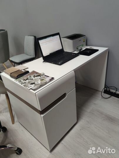 Письменный стол