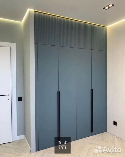 Шкаф встроенный распашной