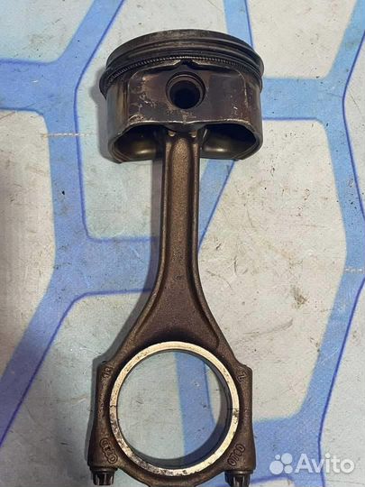 Поршень в сборе с шатуном 079107066P