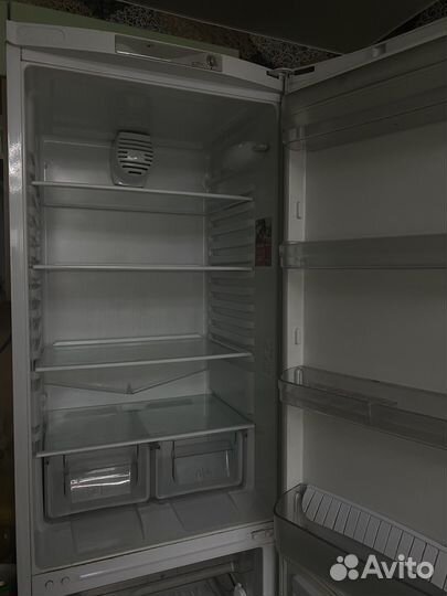 Холодильник-морозильник (Hotpoint Ariston)