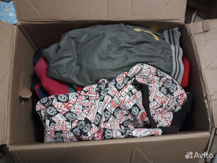 Коробка детских вещей